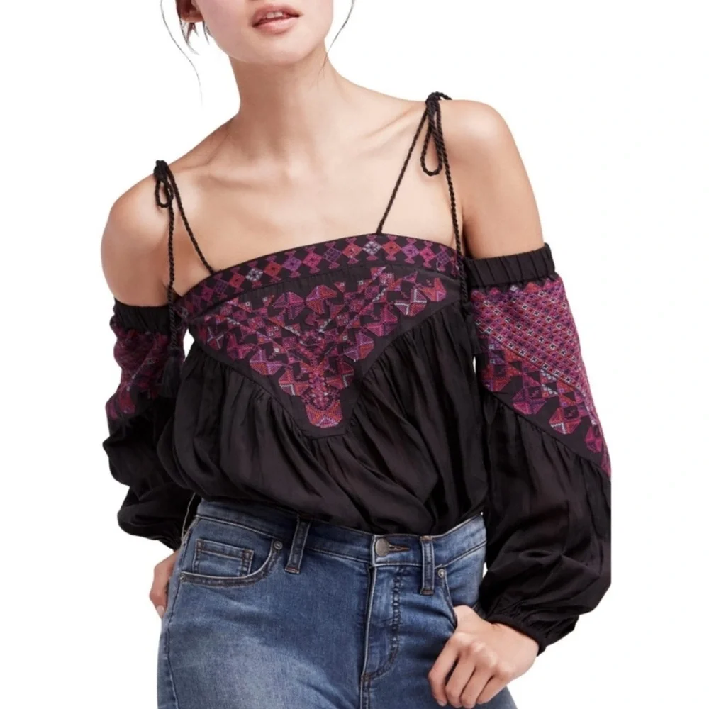 Free People Vacay Vibin’ Top - Picture 1 of 9